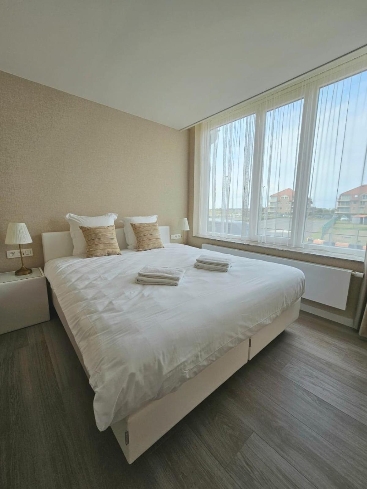 Hotel Acropolis " Op Het Sportiefste Park Van De Kust " Middelkerke Dış mekan fotoğraf